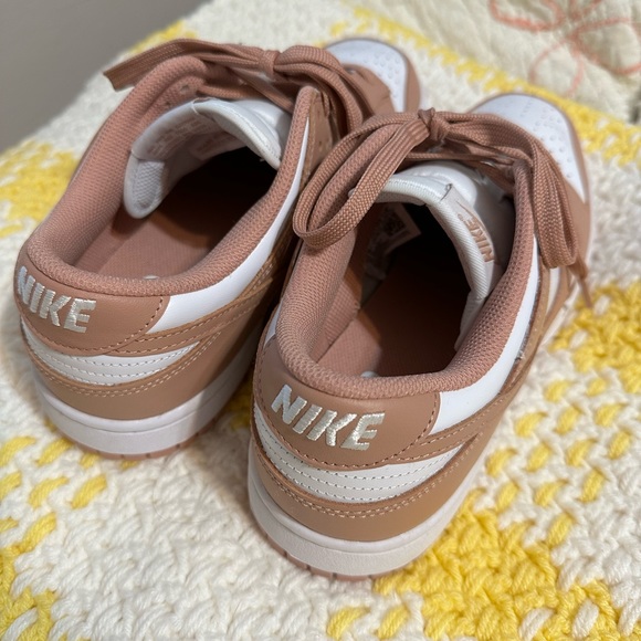 Nike Dunk Low Women’s ‘Rose Whisper’ Sneakers Brand New - Size 11 - Picture 2 of 6